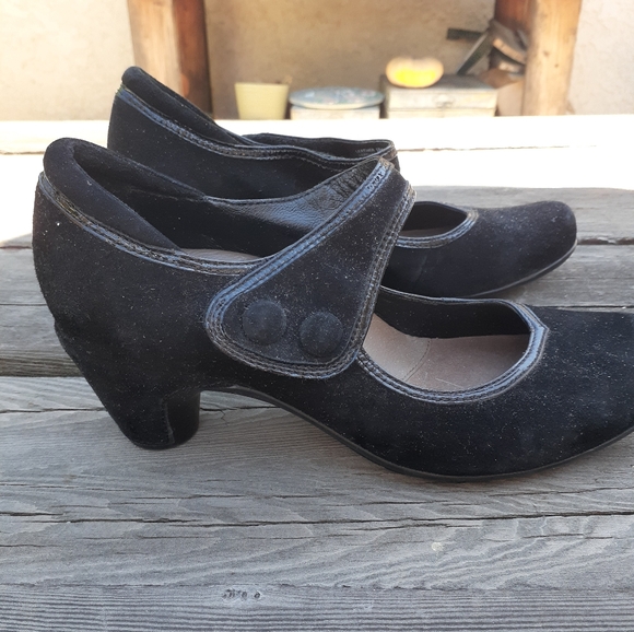 Earthies Lucca Mary Jane's, 9.5 - Picture 6 of 6